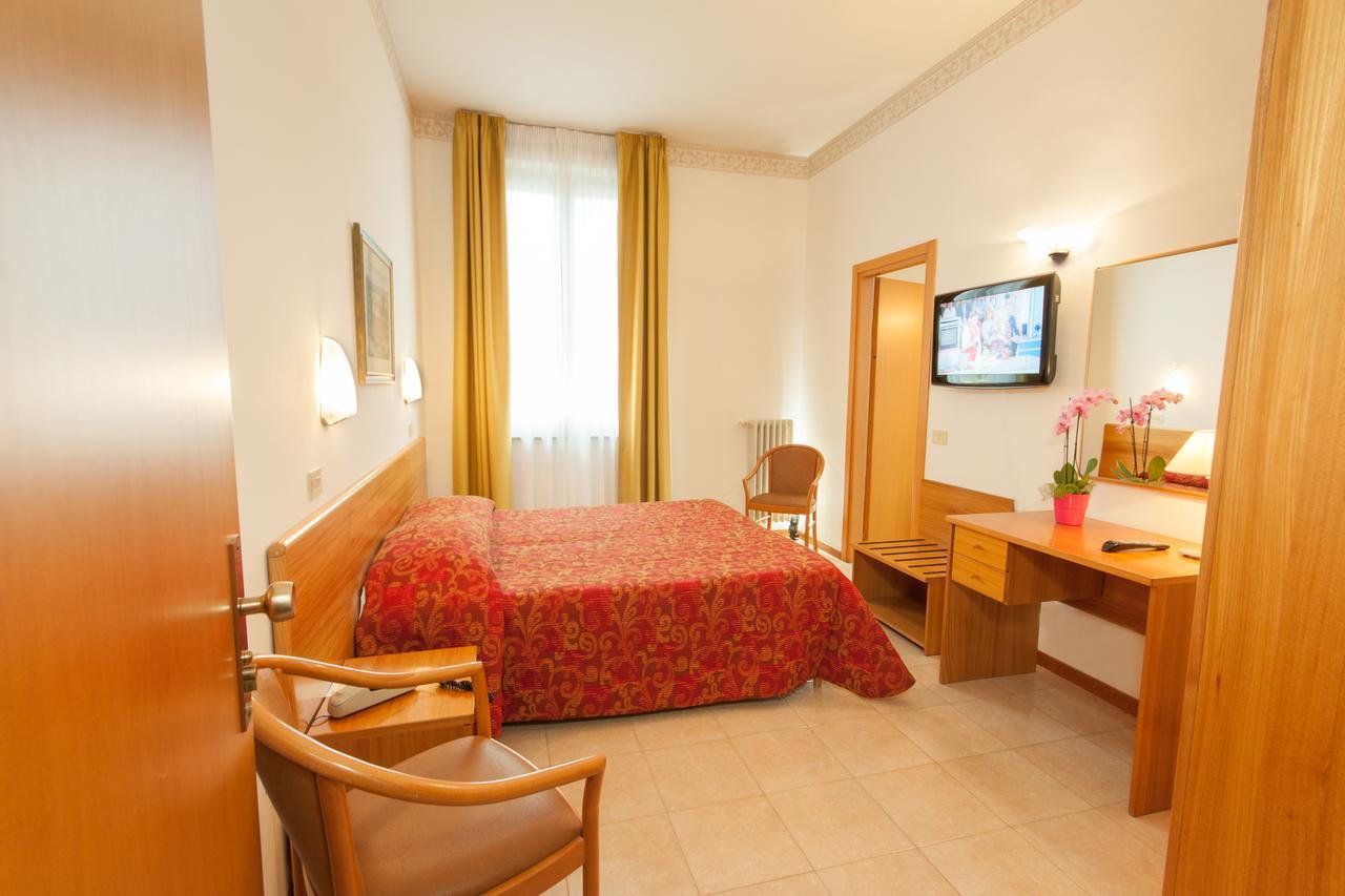 סלסומאג'יורה טרמה Albergo Vittoria מראה חיצוני תמונה